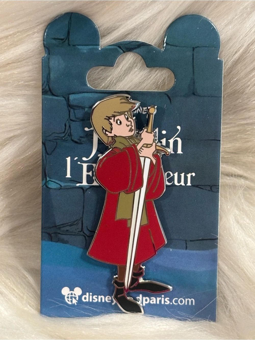 DLP Disneyland Paris Arthur “Wart” Sword in the Stone Pin NEW